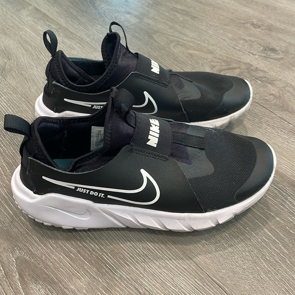 5Y Boys Tennis Shoes